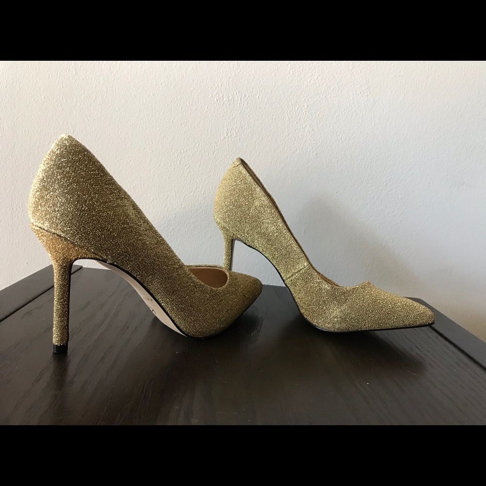 Easy to wear mid heel pump - never been worn!